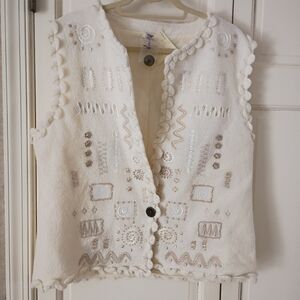 NWT.Embroidered cream 100% wool embroidered vest with Button Details